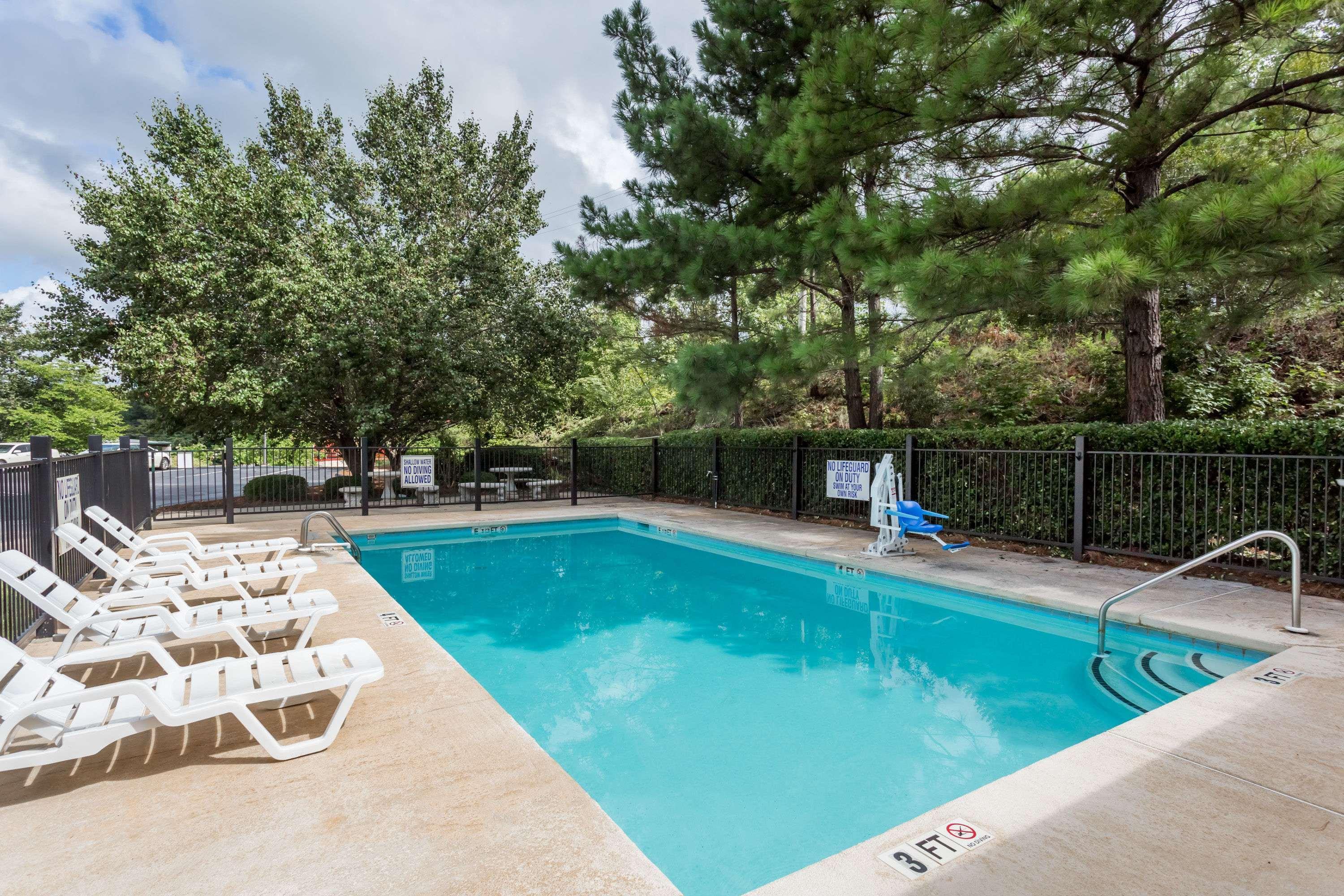 Baymont By Wyndham Greenwood Bagian luar foto