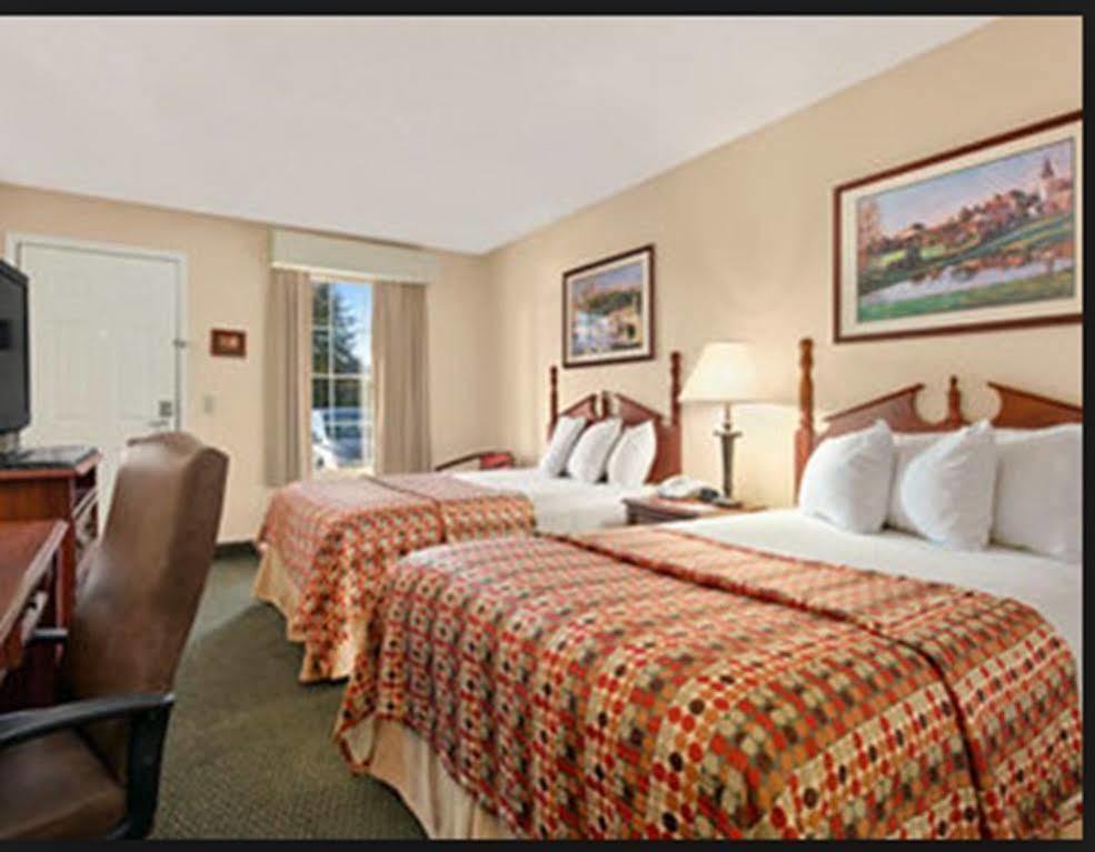 Baymont By Wyndham Greenwood Bagian luar foto