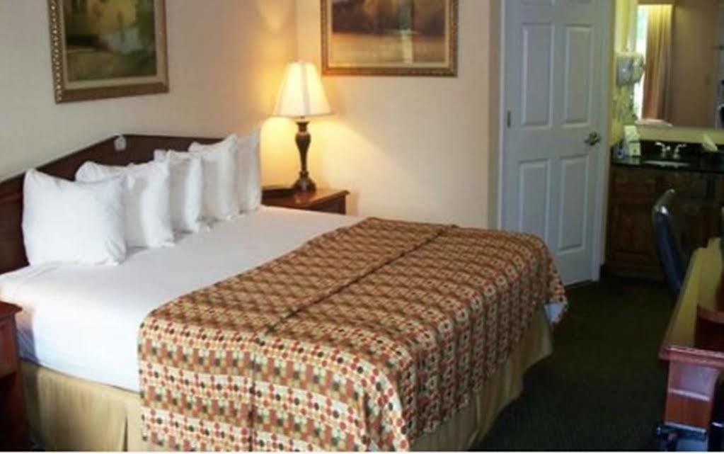 Baymont By Wyndham Greenwood Bagian luar foto