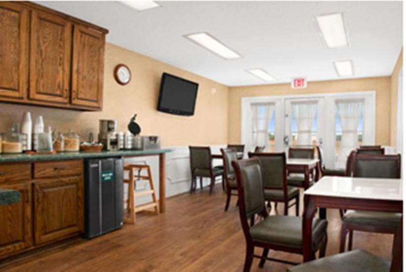 Baymont By Wyndham Greenwood Bagian luar foto