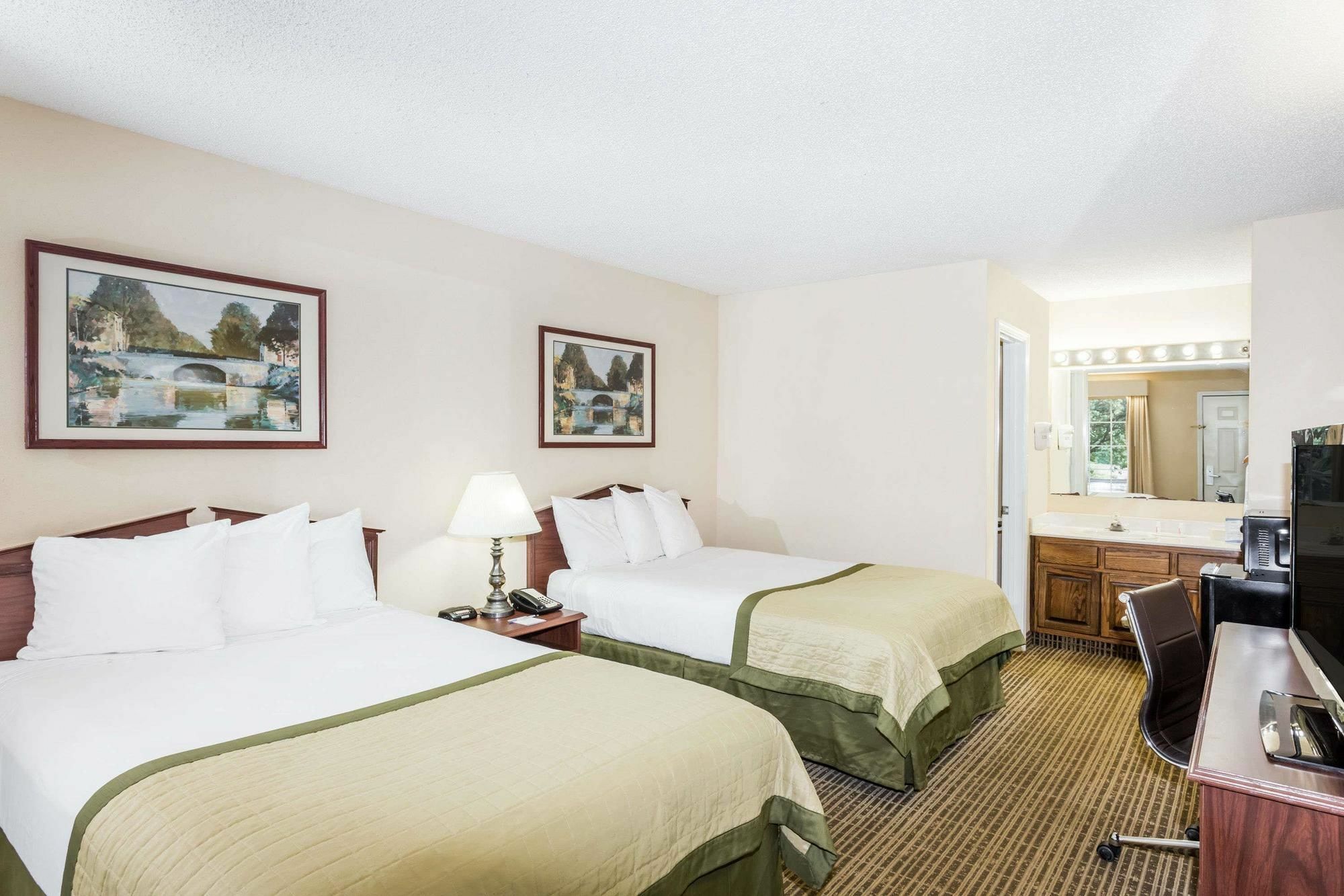 Baymont By Wyndham Greenwood Bagian luar foto